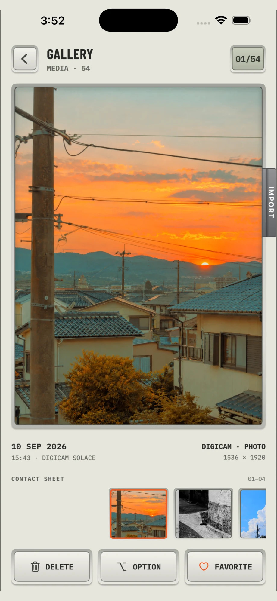 Digicam's gallery with a Solace rooftop sunset, an alley cat, summer clouds, and sharing and favorite controls